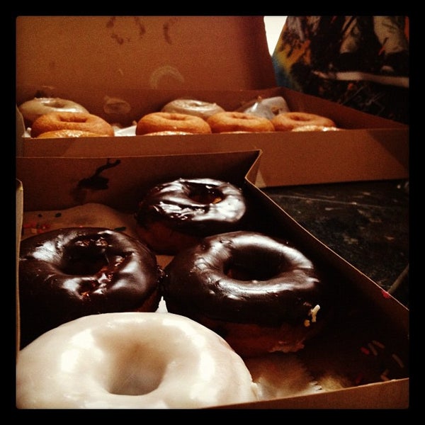 4/6/2012 tarihinde Justin H.ziyaretçi tarafından Duck Donuts'de çekilen fotoğraf