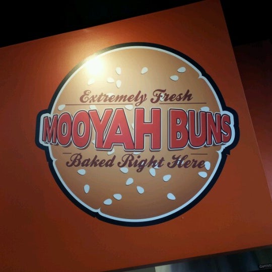 Foto diambil di MOOYAH Burgers, Fries &amp; Shakes oleh Billy F. pada 7/15/2012