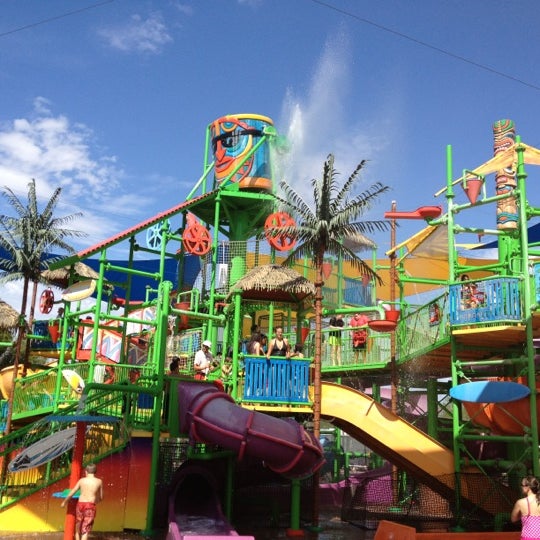 does wet and wild close for rain phoenix