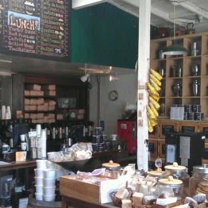 4/18/2012 tarihinde Nik R.ziyaretçi tarafından Groundwork Coffee'de çekilen fotoğraf