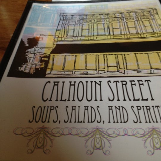 8/10/2012 tarihinde Jaclyn G.ziyaretçi tarafından Calhoun St. Soups Salads and Spirits'de çekilen fotoğraf