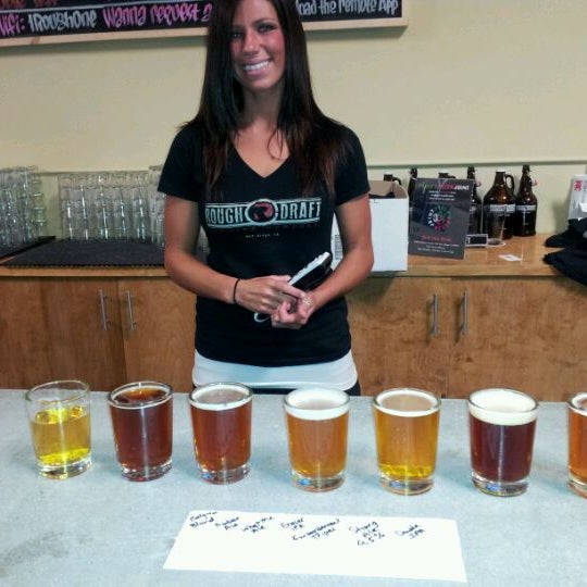 5/10/2012 tarihinde San Diego Beer and Wine Tours L.ziyaretçi tarafından Rough Draft Brewing Company'de çekilen fotoğraf