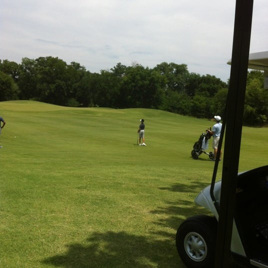 Photo prise au Woodbridge Golf Club par Tony L. le5/26/2012