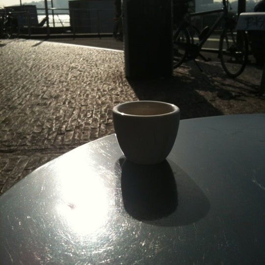 Foto tirada no(a) Al Ponte - Caffe&#39; Italiano por Florian W. em 3/27/2012