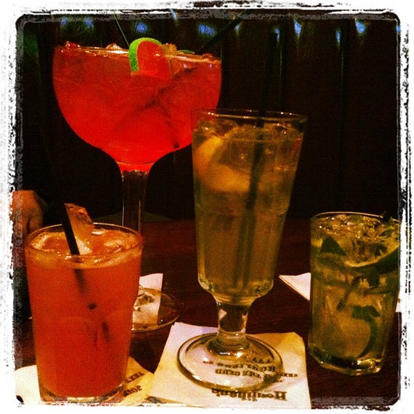 Photo taken at Houlihan&#39;s by Holly S. on 3/29/2012