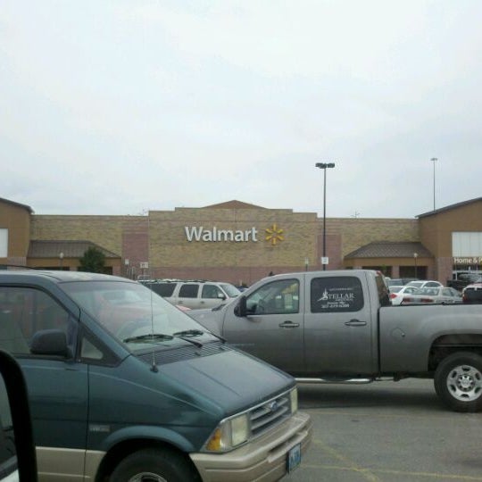 Walmart Supercenter Evanstonの大型店