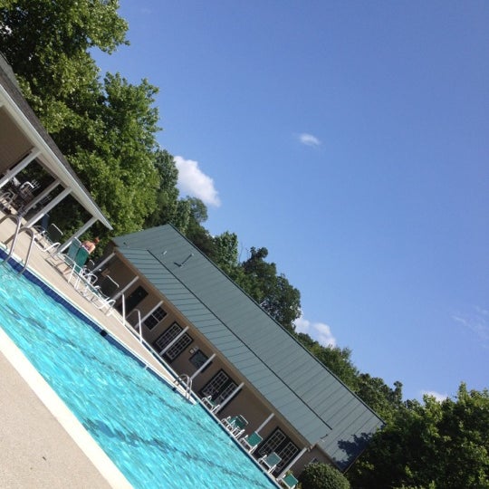 Lake Reynovia Swim And Tennis Club 16 visitors