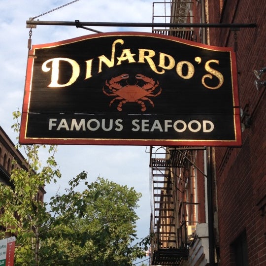 Снимок сделан в DiNardo&#39;s Famous Seafood пользователем Lauren D. 6/30/2012