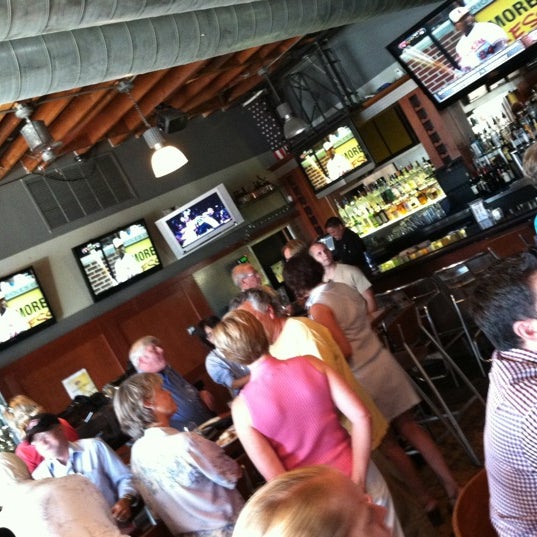 6/27/2012 tarihinde Jeff H.ziyaretçi tarafından Rudy&#39;s Pub and Grill'de çekilen fotoğraf