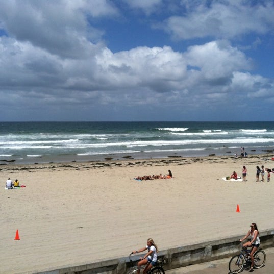 Das Foto wurde bei Blue Sea Beach Hotel von Lauren W. am 5/26/2012 aufgenommen