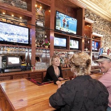 Foto diambil di Buglin&#39; Bull Restaurant and Sports Bar oleh Buglin&#39; Bull pada 3/5/2012