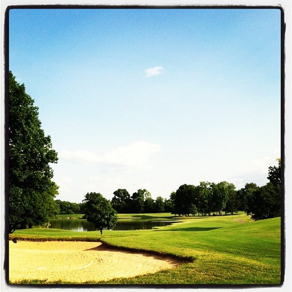 Das Foto wurde bei Hermitage Golf Course von Rachel B. am 6/18/2012 aufgenommen