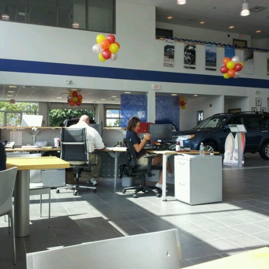รูปภาพถ่ายที่ Bertera Subaru of Hartford โดย Nik K. เมื่อ 7/27/2012