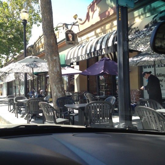 9/4/2012 tarihinde Lorraine E.ziyaretçi tarafından Cafe Rosalena'de çekilen fotoğraf