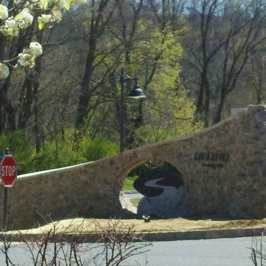 รูปภาพถ่ายที่ Riverview Country Club โดย Ray L. เมื่อ 4/5/2012