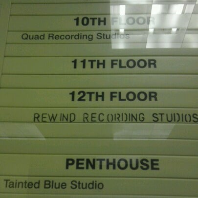 รูปภาพถ่ายที่ Quad Recording Studios โดย Atif S. เมื่อ 6/18/2012