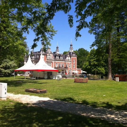 รูปภาพถ่ายที่ Kasteel van Huizingen โดย Michael S. เมื่อ 5/26/2012