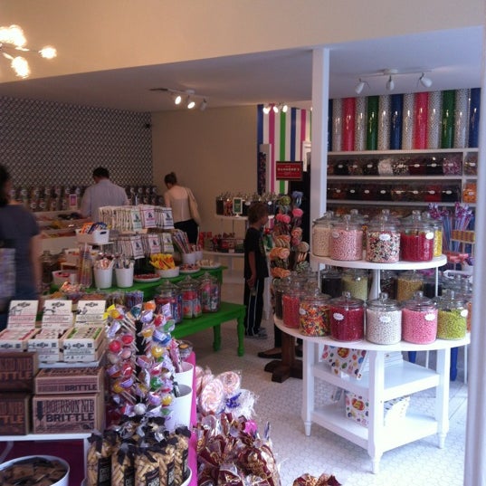 รูปภาพถ่ายที่ Sugar Shop โดย jake f. เมื่อ 4/15/2012
