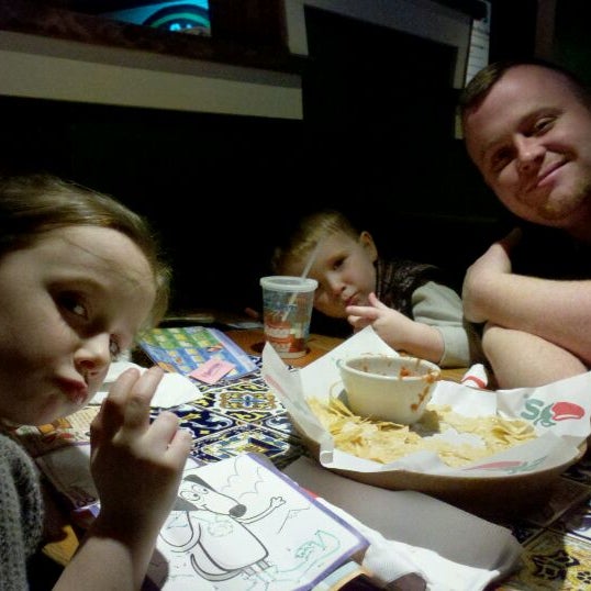 Photo taken at Chili&#39;s Grill &amp; Bar by Melissa S. on 2/12/2012