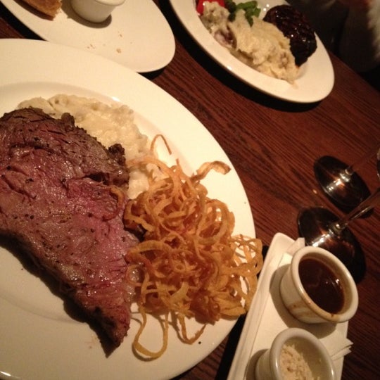 Foto tomada en The Keg Steakhouse + Bar - Leslie Street  por Tanya M. el 4/22/2012