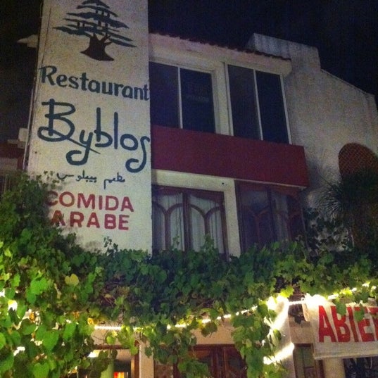 3/22/2012 tarihinde Kelly M.ziyaretçi tarafından Restaurant Byblos - Comida y Tacos Arabes'de çekilen fotoğraf