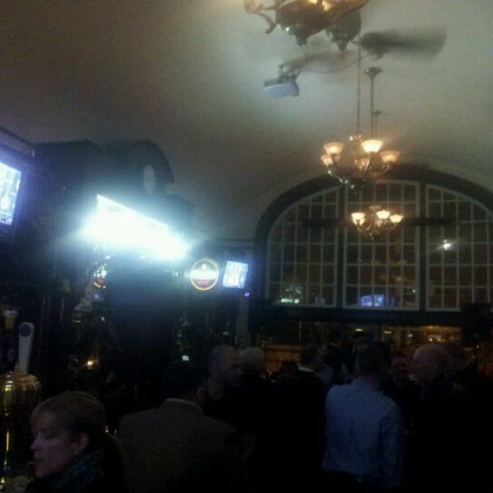 Foto tirada no(a) Oakmont National Pub por Damon D. em 2/18/2012