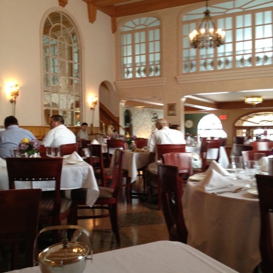 8/13/2012 tarihinde Rebekah L.ziyaretçi tarafından Gargiulo&#39;s Restaurant'de çekilen fotoğraf
