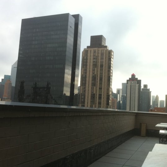 Foto tirada no(a) PRIME Rooftop Lounge at the Bentley por .oo. em 5/25/2012