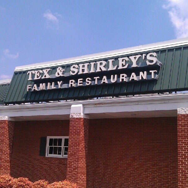 Foto scattata a Tex And Shirley&#39;s da Daniel G. il 6/20/2012