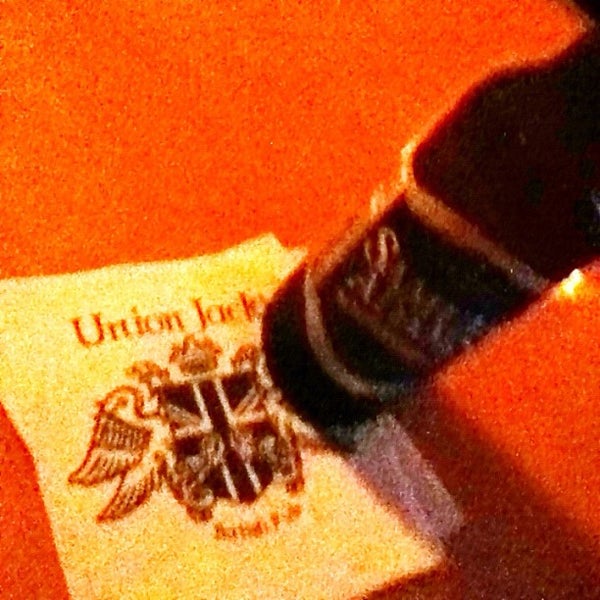 รูปภาพถ่ายที่ Union Jack&#39;s British Pub โดย Michael P. เมื่อ 6/3/2012