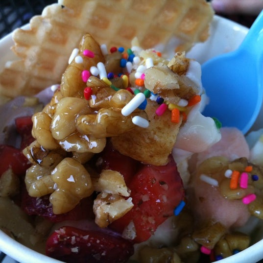 Foto tirada no(a) Tutti Frutti Frozen Yogurt por Eleanor G. em 6/24/2012