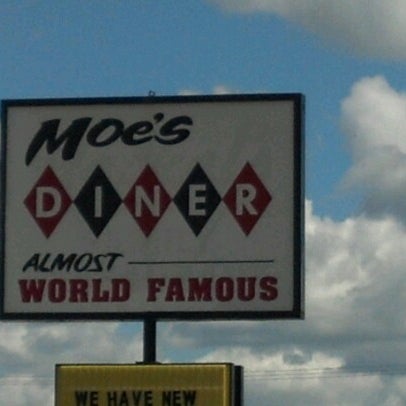 Foto tirada no(a) Moe&#39;s Diner por Shawna A. em 6/21/2012