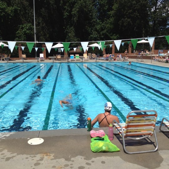 Seven Oaks Swim and Raquet Club 5 tips from 220 visitors