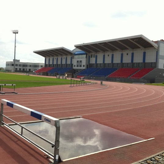 Подолье ерино. Стадион шинник омск. Подольск стадион подолье. Ерино стадион легкая атлетика. Подолье спортивный комплекс ерино.