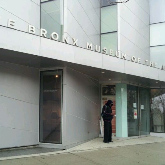 รูปภาพถ่ายที่ Bronx Museum of the Arts โดย Nahye K. เมื่อ 2/25/2012