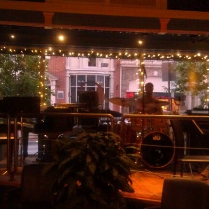 7/12/2012にSue C.がCreme Restaurant and Loungeで撮った写真