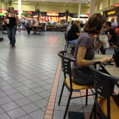 รูปภาพถ่ายที่ Lakeland Square Mall โดย Marie D. เมื่อ 9/1/2012