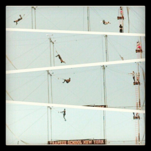 Снимок сделан в Trapeze School New York пользователем Manny L. 5/28/2012