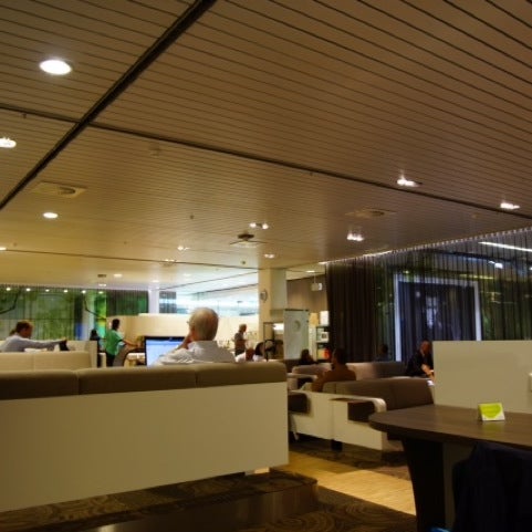 Foto tirada no(a) Servisair Lounge 26 (Schengen) por Fumitaka. I. em 6/21/2012