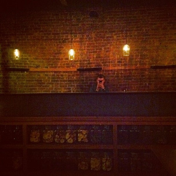 4/23/2012 tarihinde Nick J.ziyaretçi tarafından Beer Table'de çekilen fotoğraf