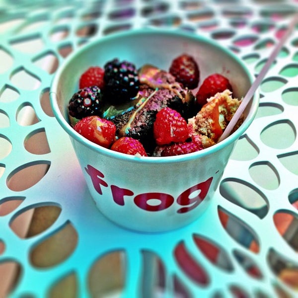 Photo taken at Frog Frozen Yogurt Bar by Lindsey M. on 4/9/2012