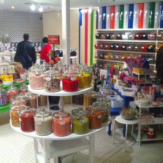 รูปภาพถ่ายที่ Sugar Shop โดย Christopher B. เมื่อ 4/22/2012