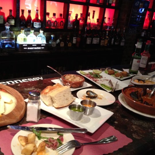 7/21/2012 tarihinde Gabby D.ziyaretçi tarafından VIVO Spanish Tapas Restaurant &amp; Lounge'de çekilen fotoğraf