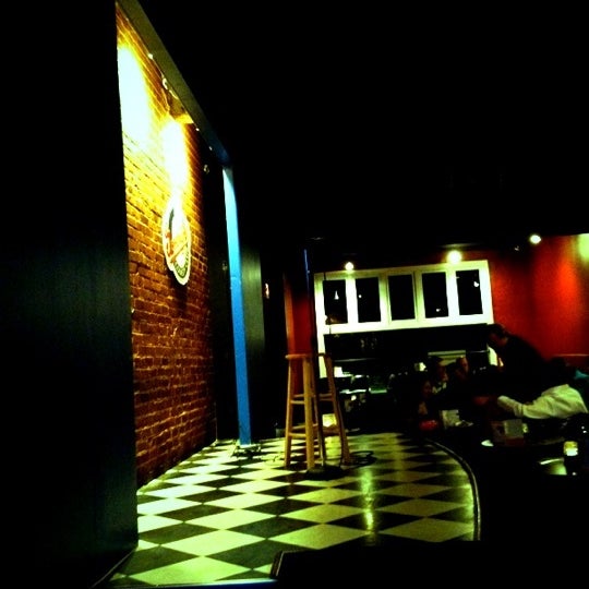 Foto tomada en Goodnight&#39;s Comedy Club &amp; Restaurant  por Norma F. el 2/18/2012