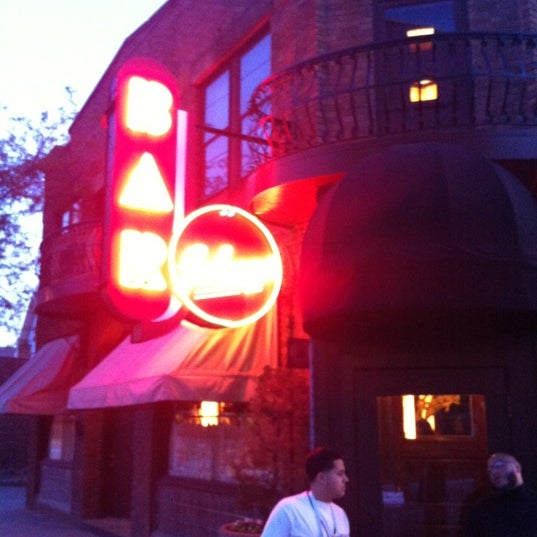 5/18/2012 tarihinde Demetrius C.ziyaretçi tarafından Johnny&#39;s Bar on Fulton'de çekilen fotoğraf