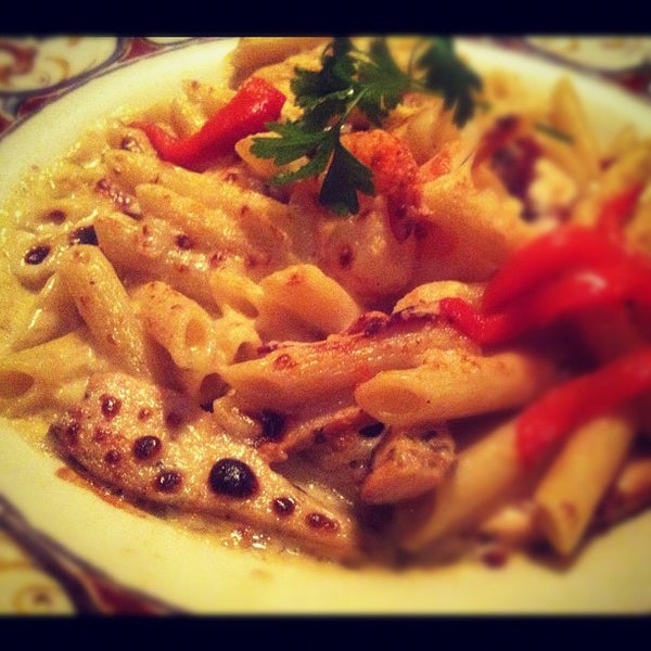 Foto scattata a Romano&#39;s Macaroni Grill da Sajid I. il 6/16/2012