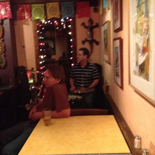 Foto diambil di Franklin Inn Mexican Restaurant oleh Melanie T. pada 5/30/2012