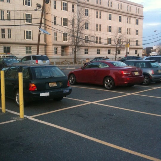 Parking 31. Международное шоссе 31 паркинг. Сниму машиноместо. Парковка возле мгу. Народный гараж корнейчука 31.