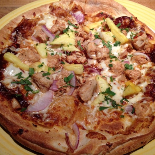Снимок сделан в California Pizza Kitchen пользователем kaoru y. 4/19/2012