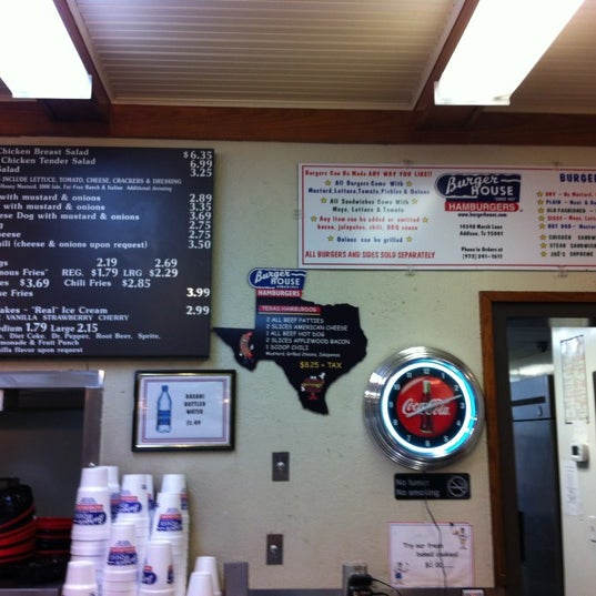 7/17/2012 tarihinde Kathy L.ziyaretçi tarafından Burger House - Spring Valley Rd'de çekilen fotoğraf